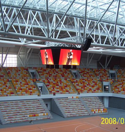 上海松江大学园区体育馆室内斗形全彩屏