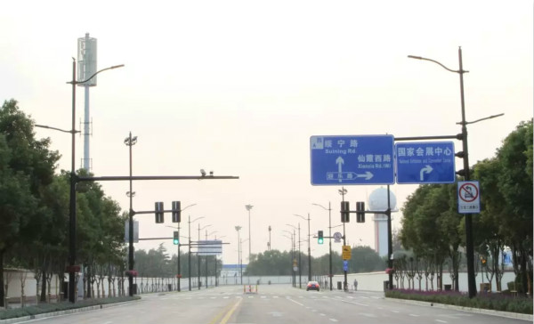 上海国家会展中心周边多杆合一路灯